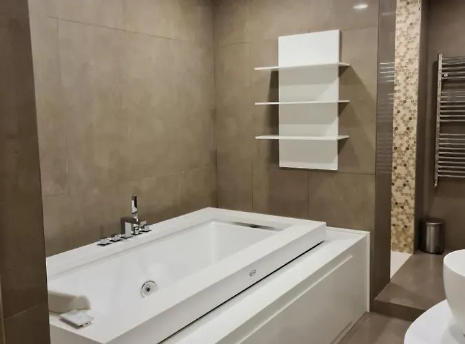Incantevole Con Jacuzzi Daire Roma
