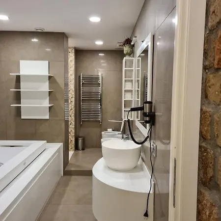 Incantevole Con Jacuzzi Daire *